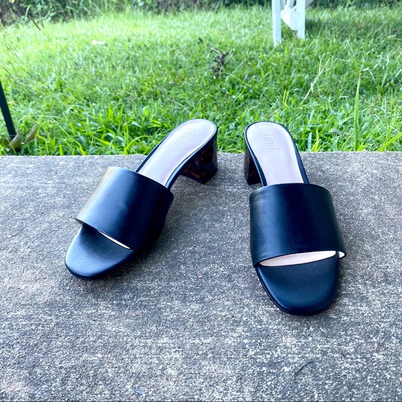 SOLD Open Toe Block Heel Sandals - Picture 2 of 4